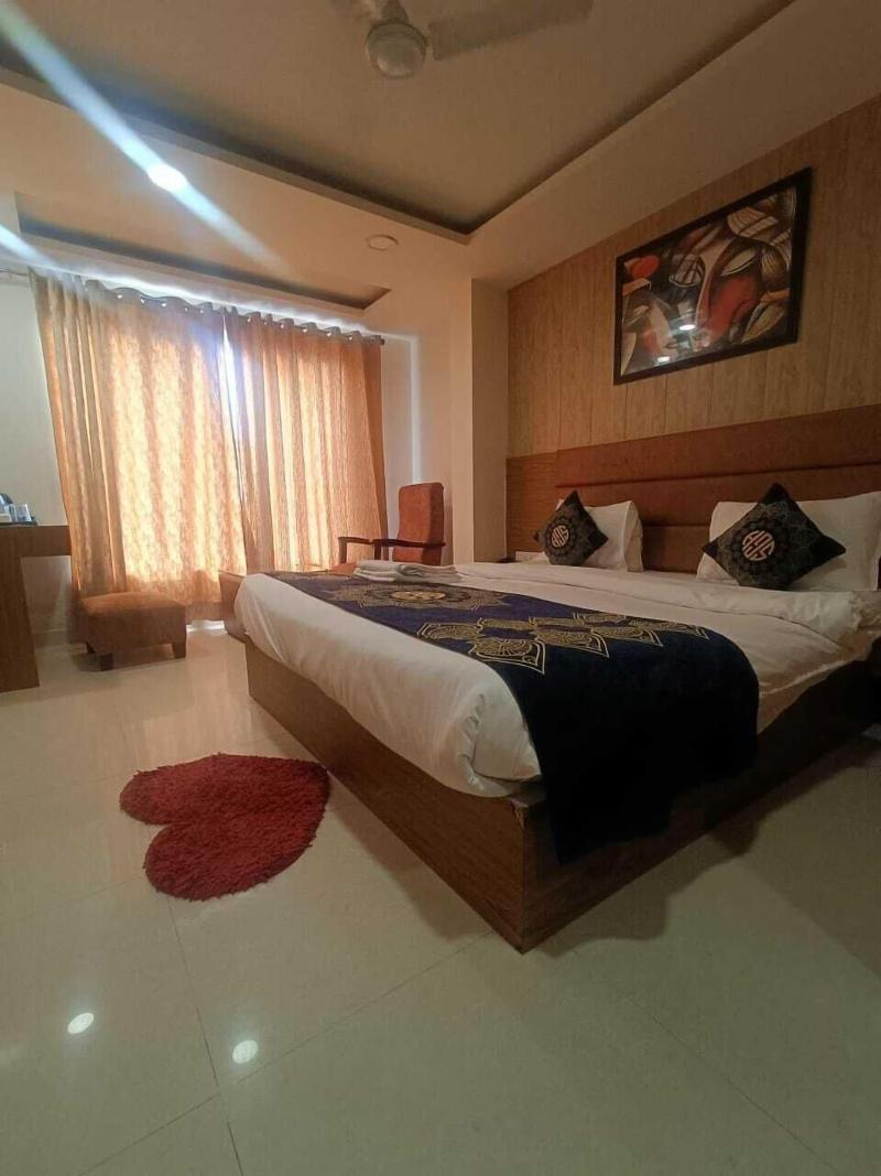 Hotel Capitol image