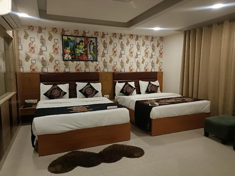 Hotel Capitol image