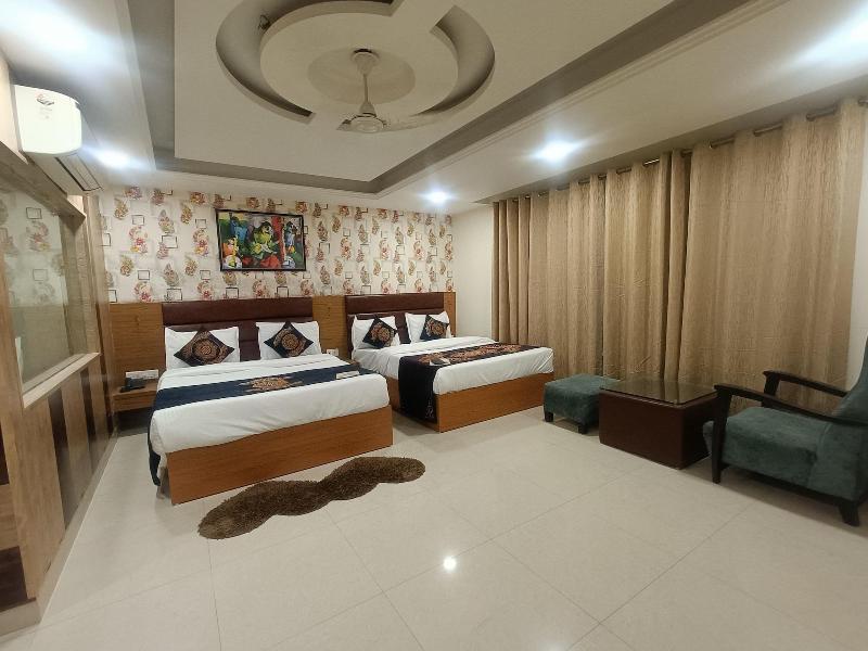 Hotel Capitol image