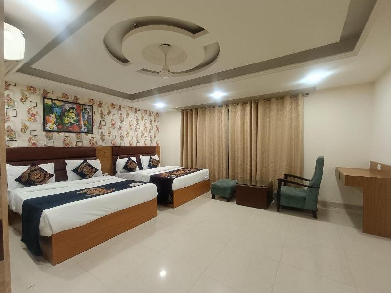 Hotel Capitol image