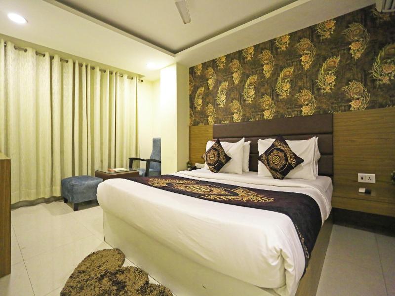 Hotel Capitol image