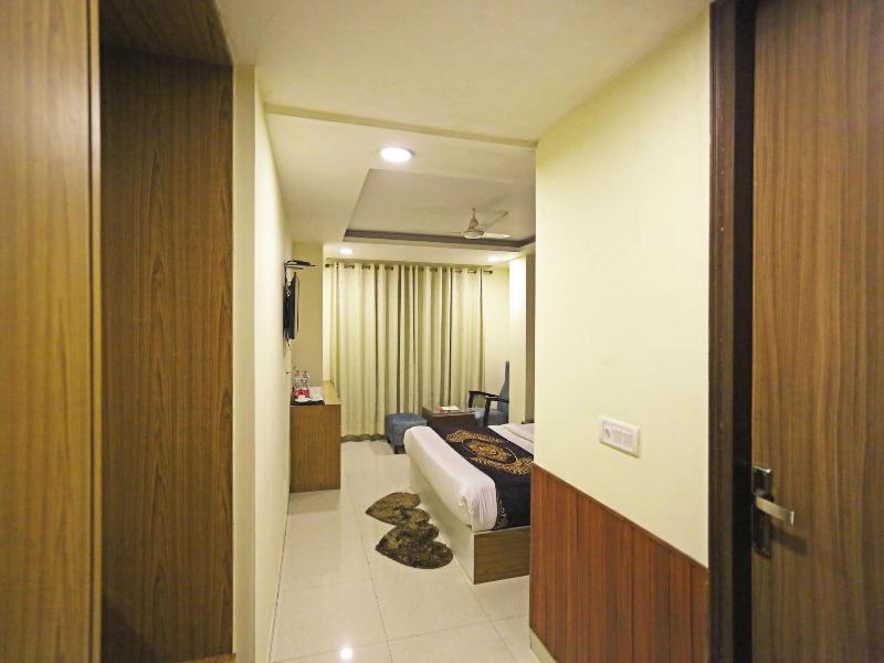 Hotel Capitol image