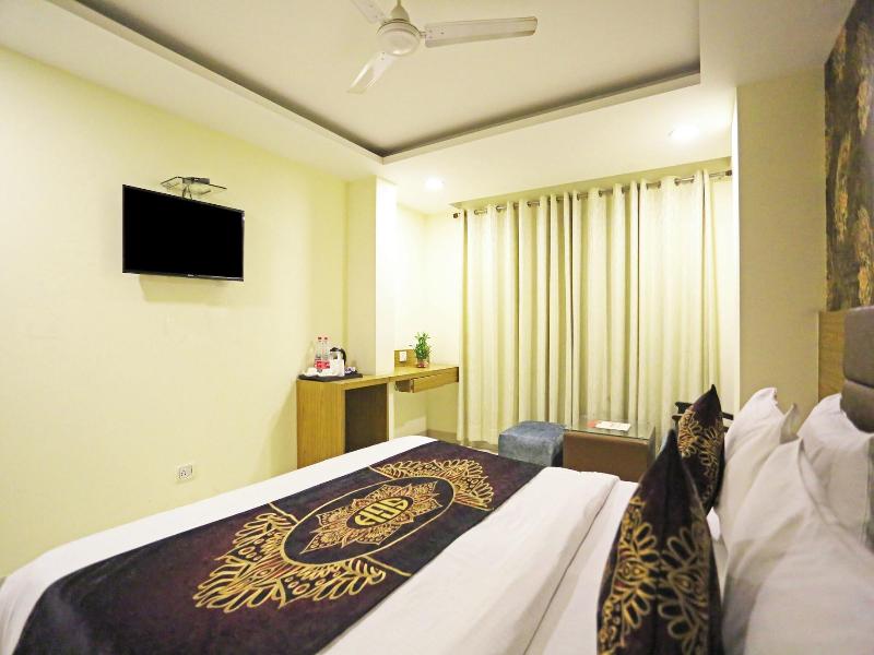 Hotel Capitol image