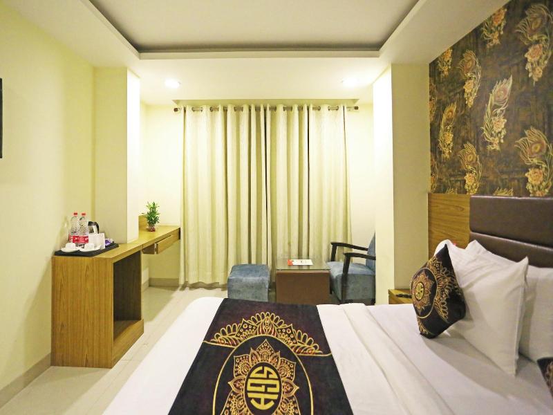 Hotel Capitol image