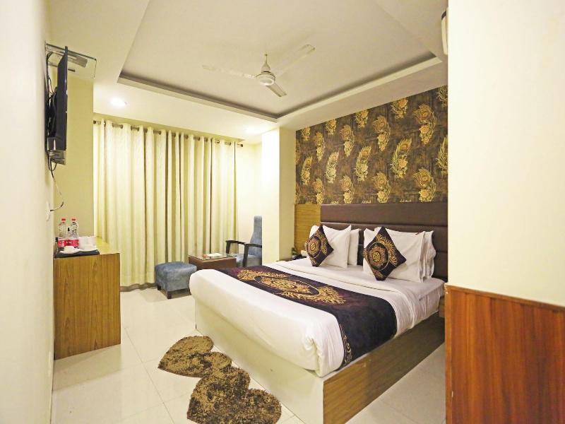 Hotel Capitol image