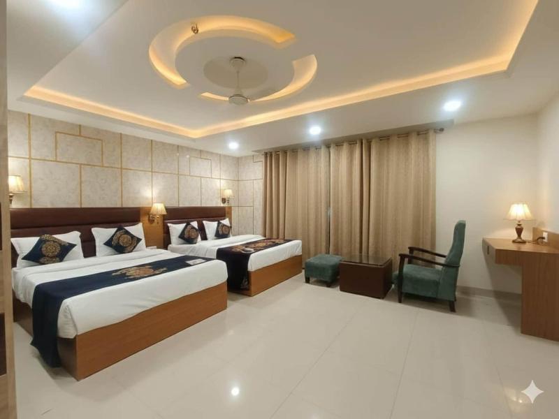 Hotel Capitol image