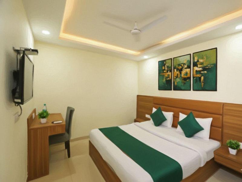 Hotel Capitol image