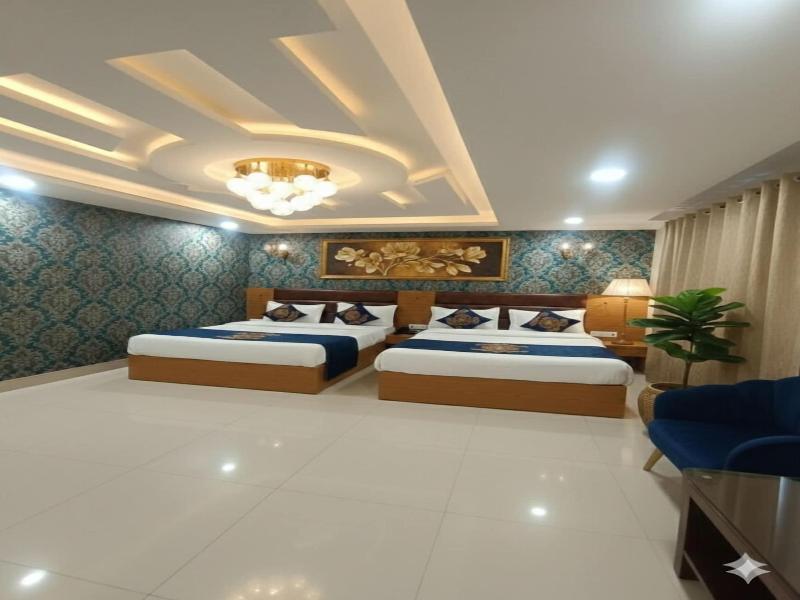 Hotel Capitol image