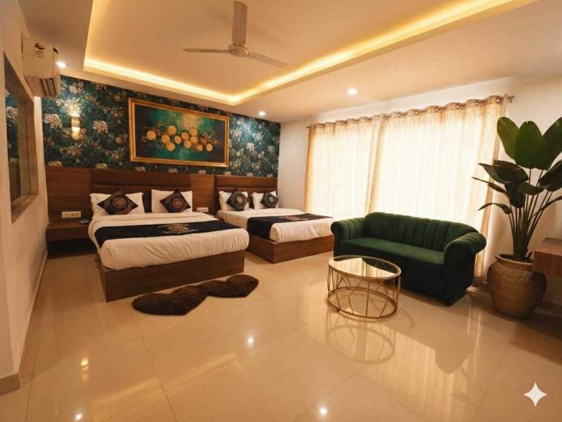Hotel Capitol image