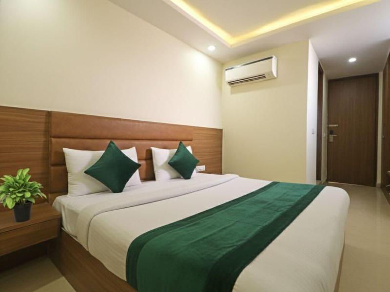 Hotel Capitol image