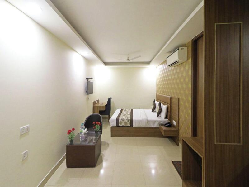 Hotel Capitol image