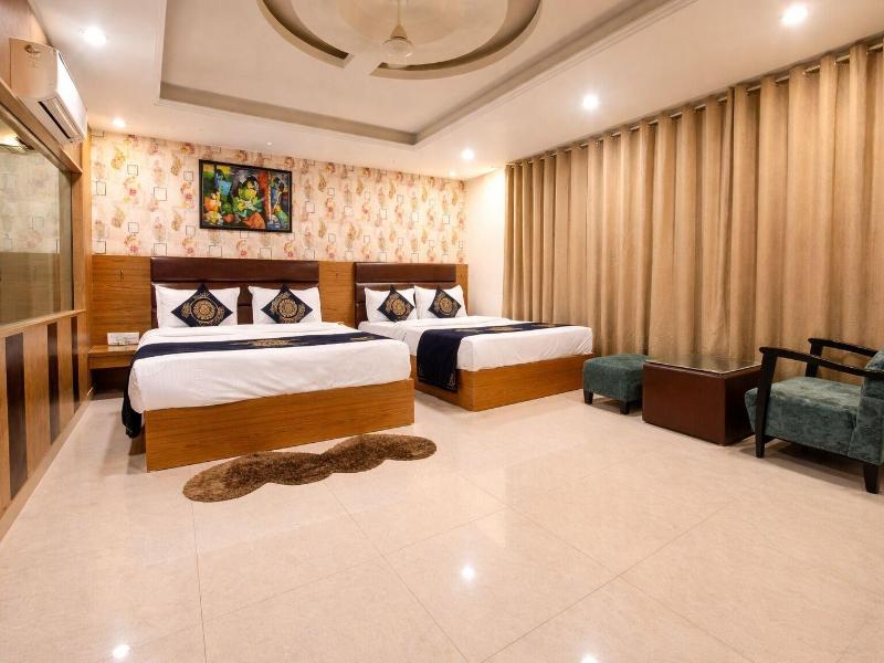 Hotel Capitol image