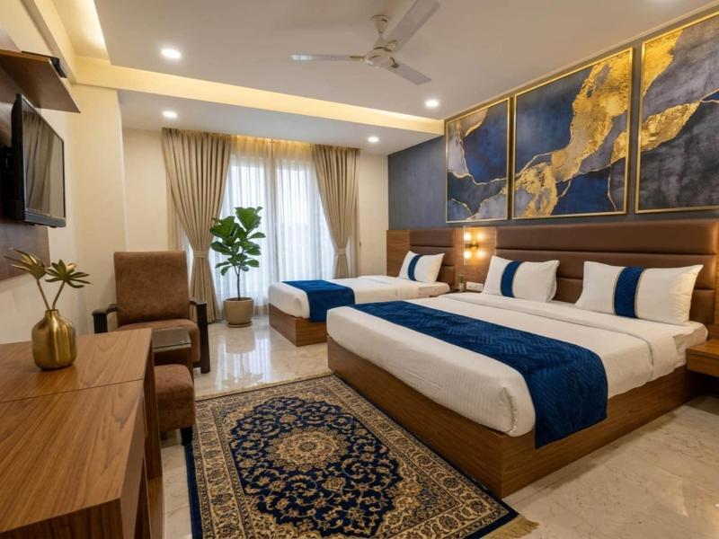Hotel Capitol image
