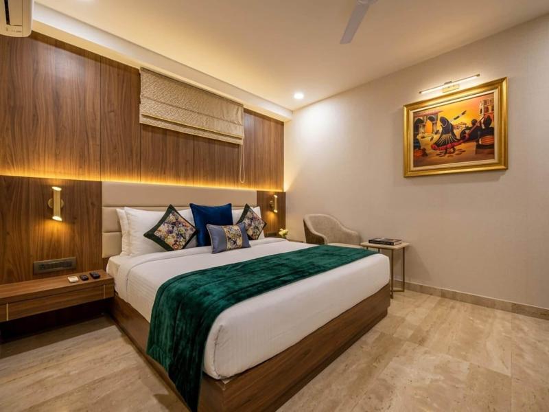 Hotel Capitol image