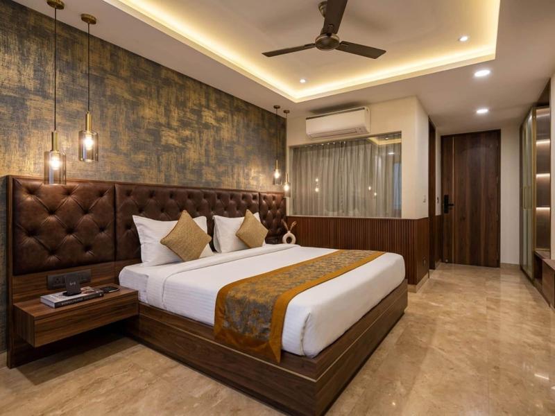 Hotel Capitol image