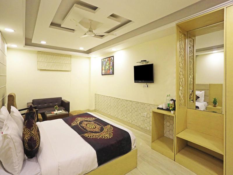 Hotel Capitol image