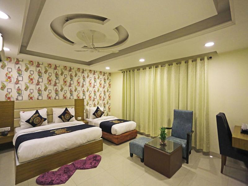 Hotel Capitol image