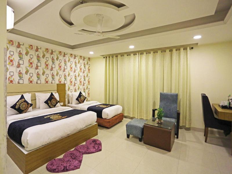Hotel Capitol image