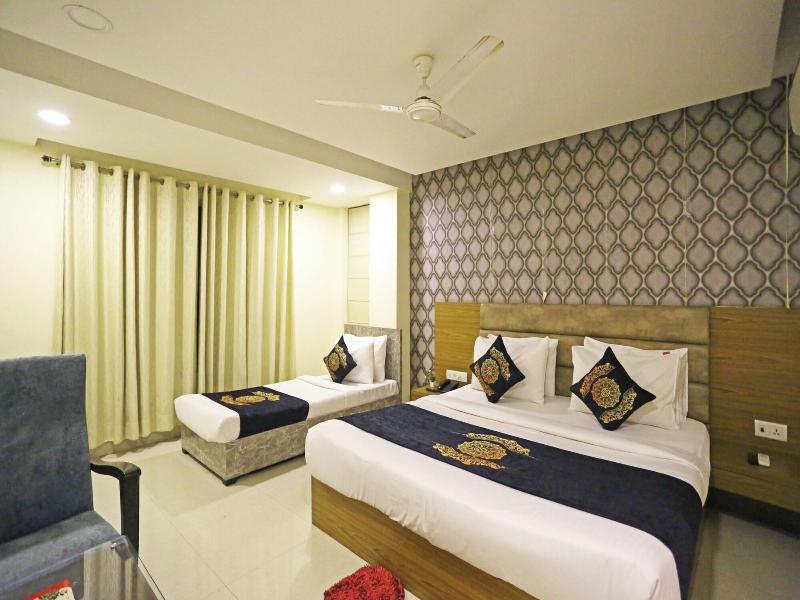 Hotel Capitol image