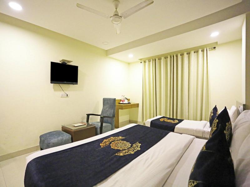 Hotel Capitol image