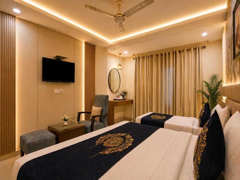 Hotel Capitol image
