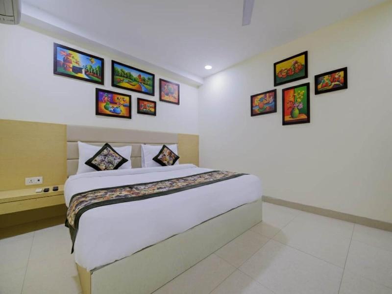 Hotel Capitol image