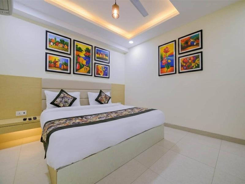 Hotel Capitol image