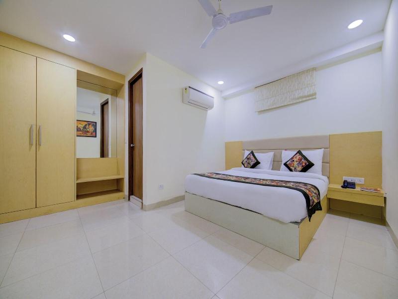 Hotel Capitol image