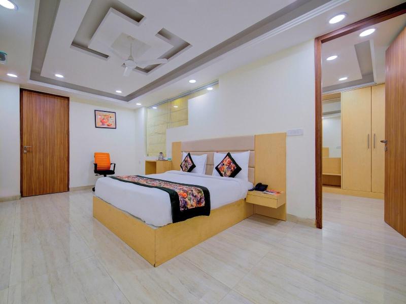 Hotel Capitol image