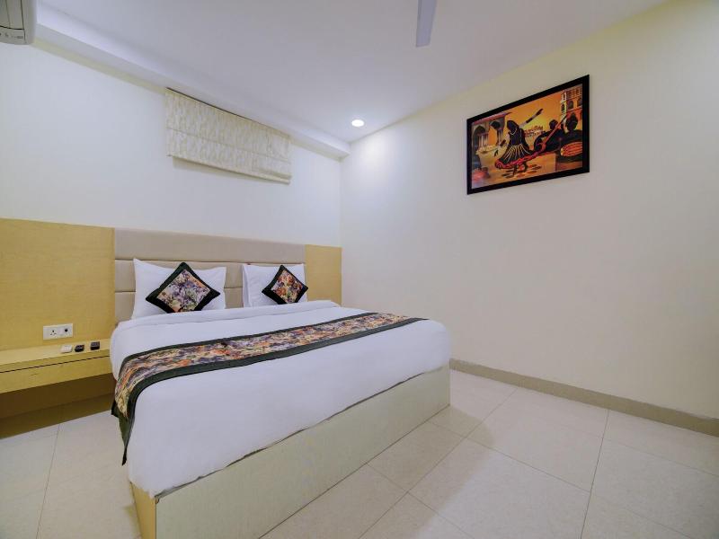 Hotel Capitol image