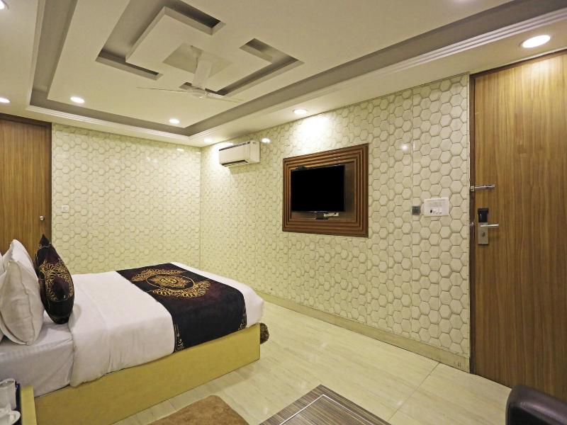 Hotel Capitol image