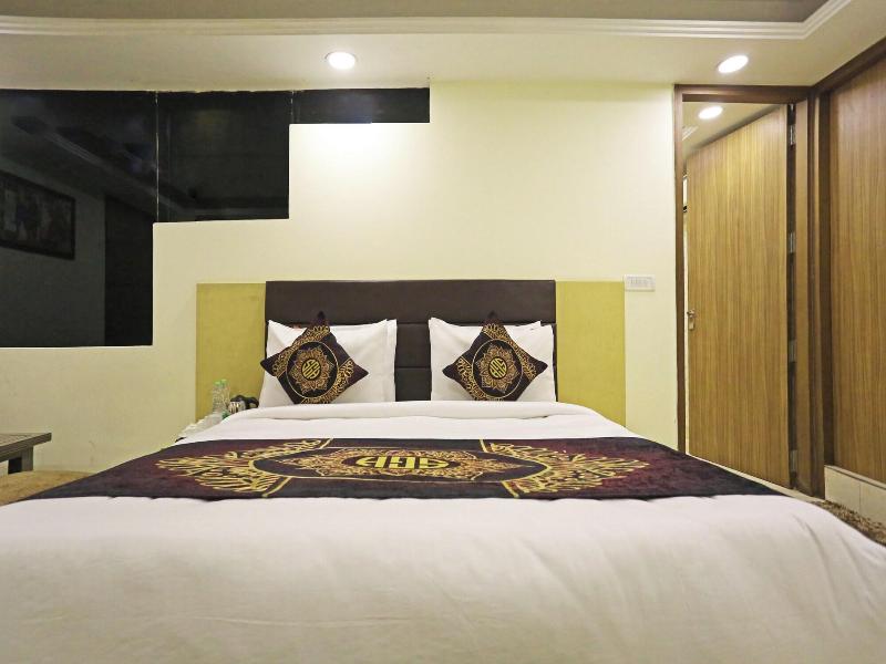 Hotel Capitol image