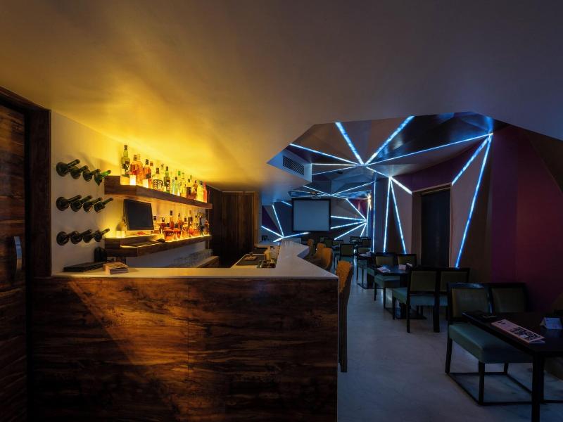 La Woods Hotel image