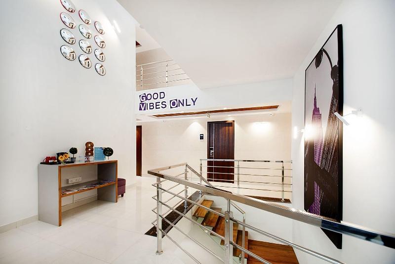 Lobby & Reception