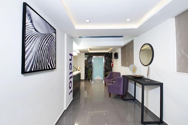 Lobby & Reception