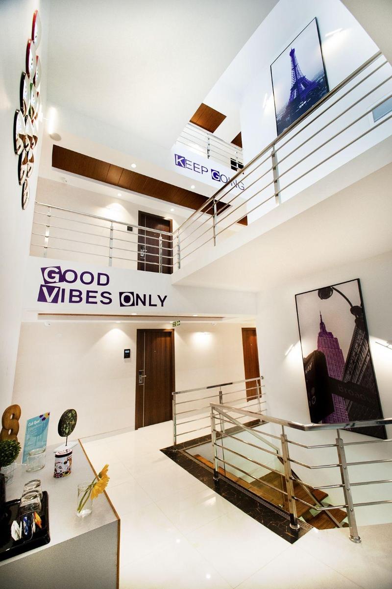 Lobby & Reception