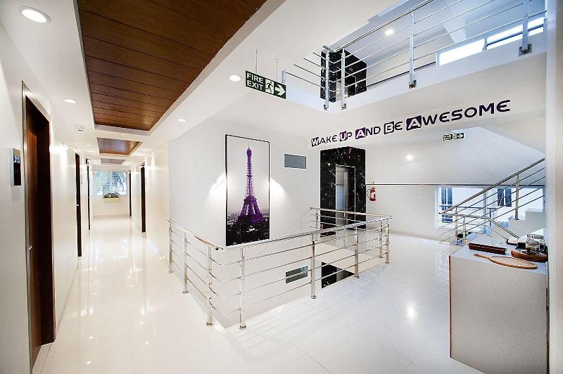 Lobby & Reception