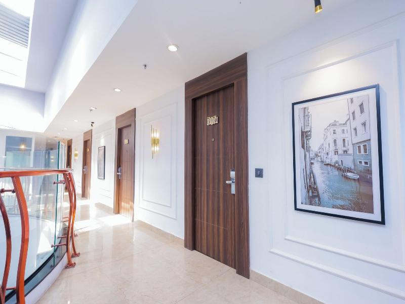 Hyphen Business Hotel image