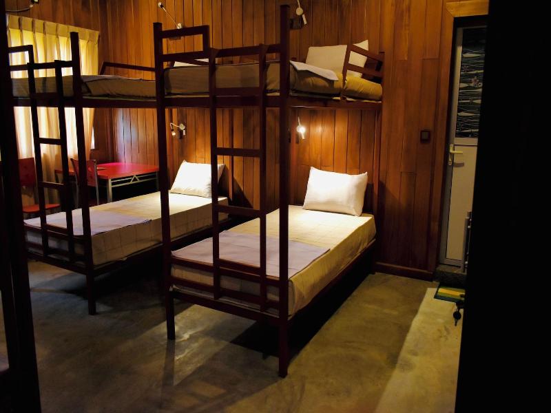 Green Hut Hotel and Restaurant image