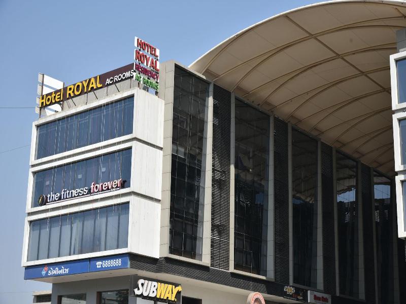 FabHotel Royal Residency Sama- Savli Rd — exterior view
