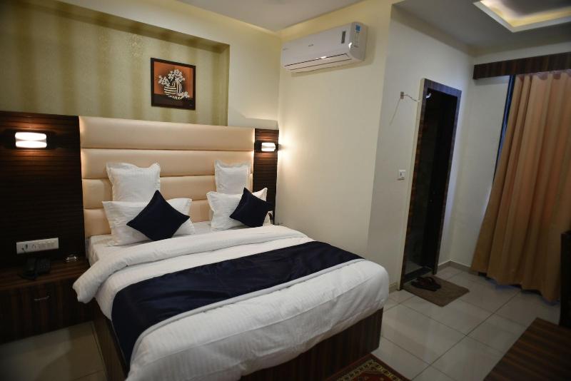 FabHotel Royal Residency Sama- Savli Rd image