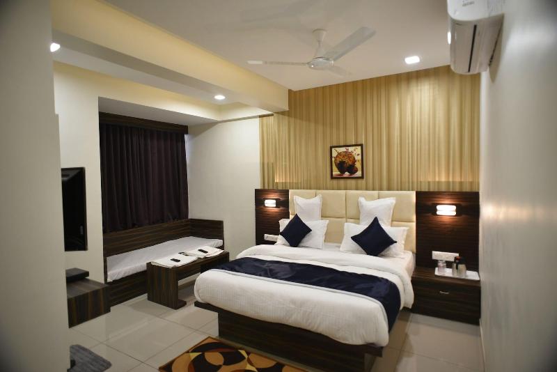 FabHotel Royal Residency Sama- Savli Rd image