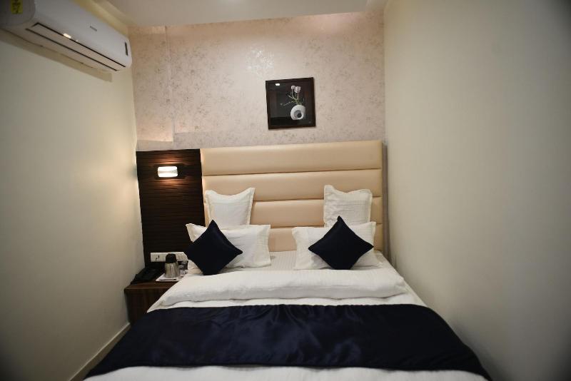 FabHotel Royal Residency Sama- Savli Rd image