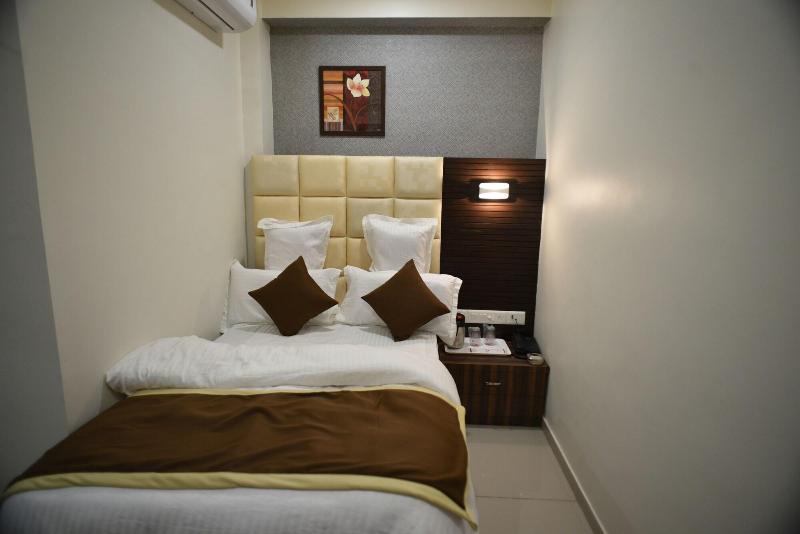 FabHotel Royal Residency Sama- Savli Rd image