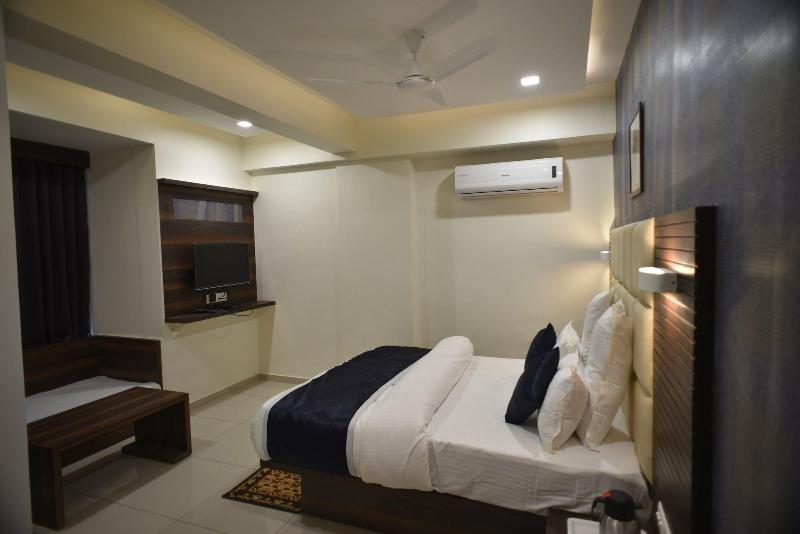 FabHotel Royal Residency Sama- Savli Rd image
