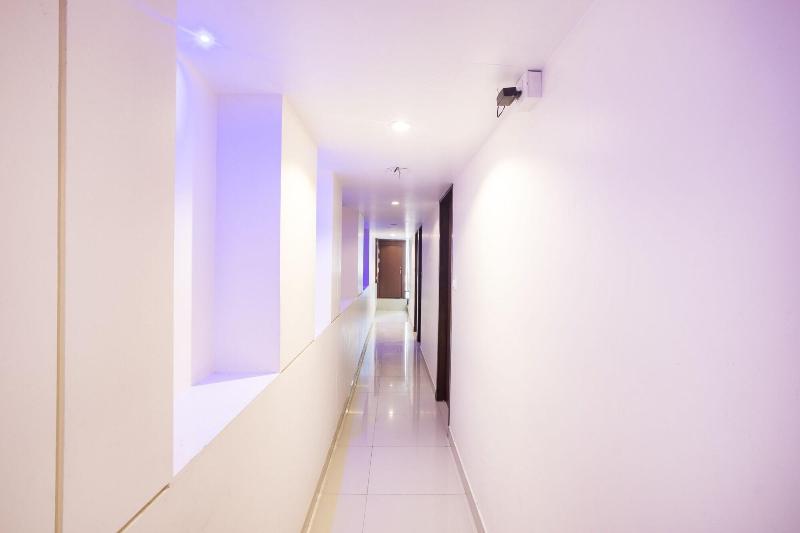 Fabhotel Castle Inn image