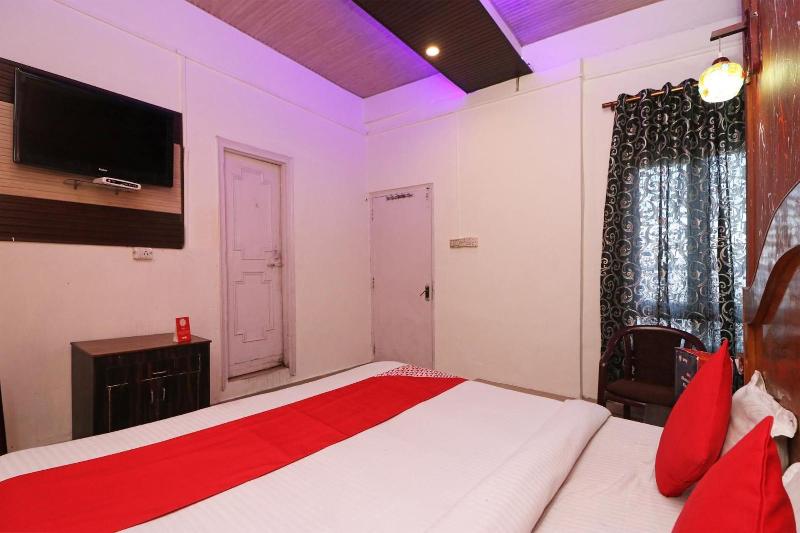 Fabhotel Castle Inn image