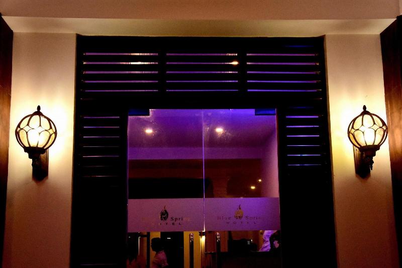Capital O 132 Blue Spring Hotel image