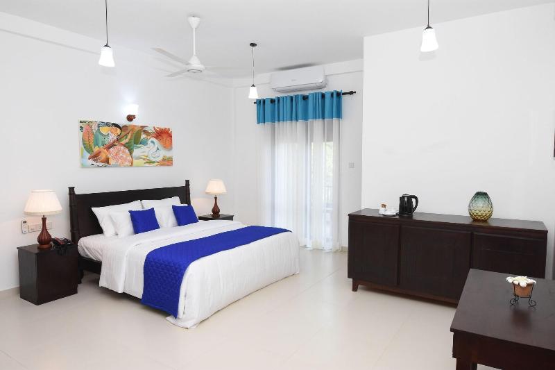 Capital O 132 Blue Spring Hotel image