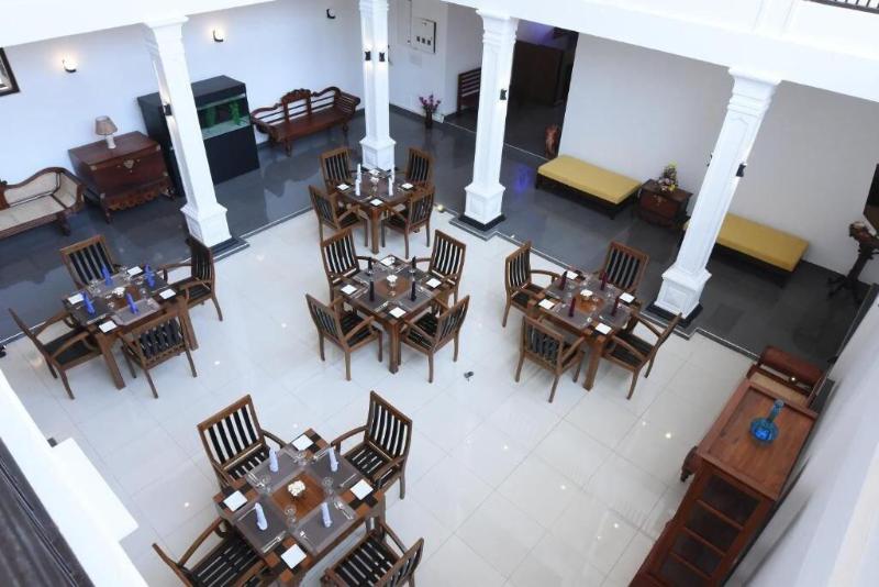 Capital O 132 Blue Spring Hotel image